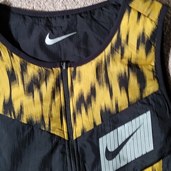 Nike Aero Layer Vest Size L - Picture 2 of 3